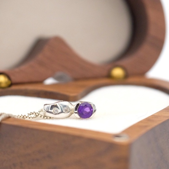 Delicate lighthearted design amethyst necklace so sweet and easy to layer - Picture 1 of 17